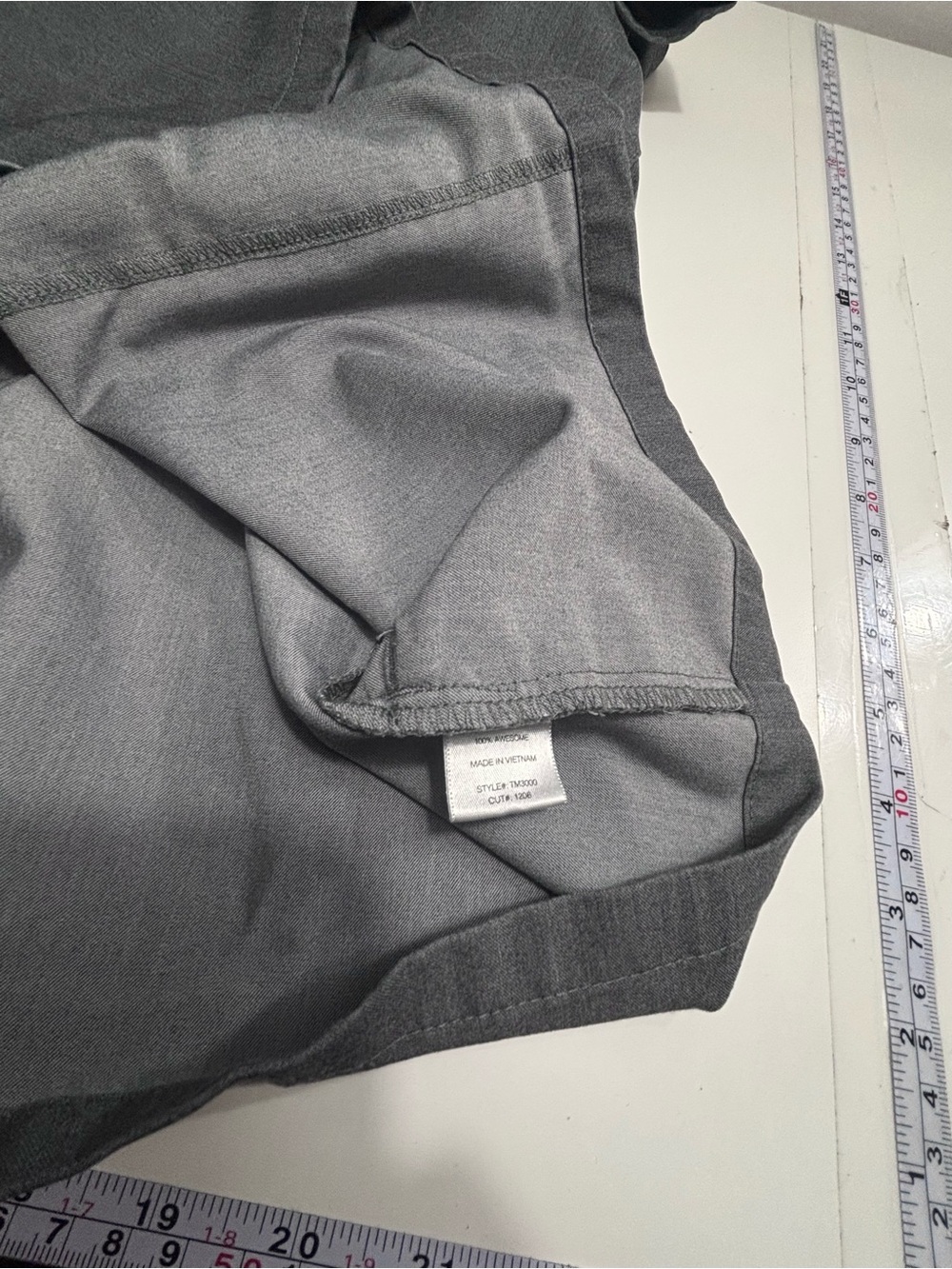 FIGS Chisec ⚡️ Three-Pocket MEN Scrub Top in Graphite size Small V-neck - Picture 10 of 10